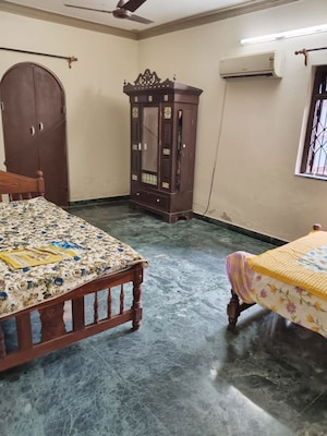 Bedroom in 2 BHK Villa at Betalbatim – for Rent