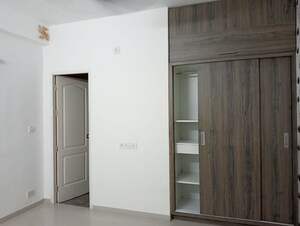 Room in 3 BHK Apartment at Nirvana Residency, Kareli Bagh – for Rent