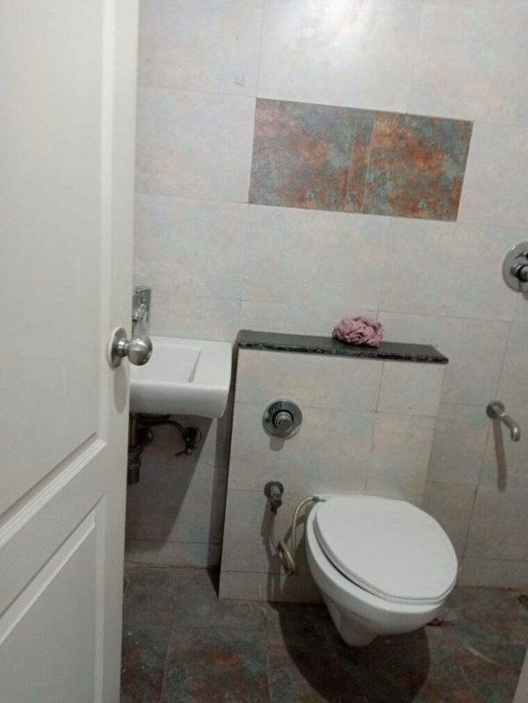 Bathroom, nirvana-residency 3 Bedroom 1350 Sq.Ft. Apartment In Kareli Bagh Vadodara 10199129