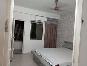 Room in 3 BHK Apartment at Nirvana Residency, Kareli Bagh – for Rent