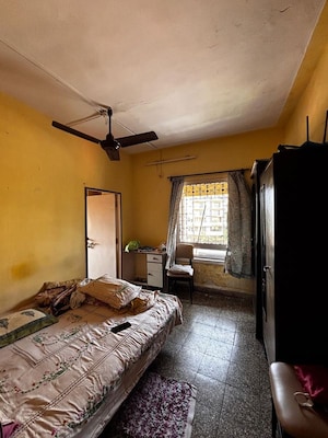 Bedroom in 2 BHK Apartment at Juhu – for Rent