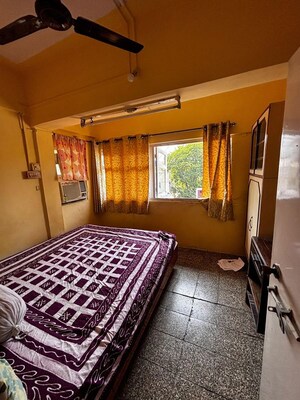 Bedroom in 2 BHK Apartment at Juhu – for Rent