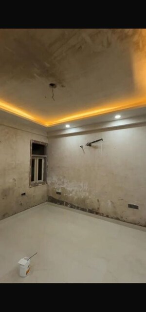 Room in 4 BHK Independent House at Chattarpur – for Sale