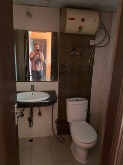 2 BHK + Study Room Apartment For Rent in Amrapali Silicon City