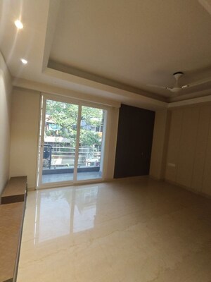 Room in 3 BHK Builder Floor at Gupta Awas, Sector 43 – for Rent