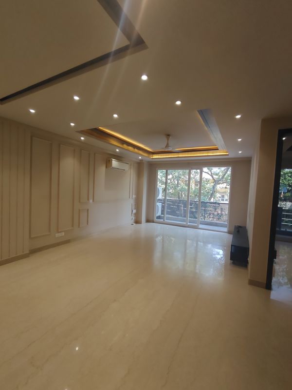 3 BHK 215 Sq.Yd. Builder Floor in Gupta Awas