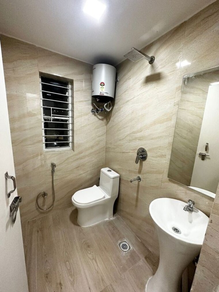 Bathroom, shapoorji-pallonji-joyville-gurgaon 2 Bedroom 915 Sq.Ft. Apartment In Sector 102 Gurgaon 10199247