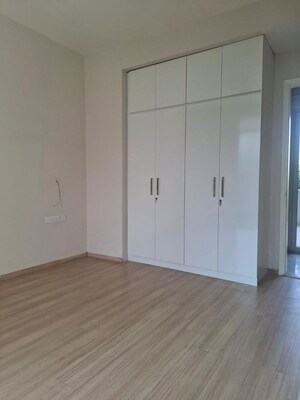 Room in 3.5 BHK Apartment at Ireo Victory Valley, Sector 67 – for Sale