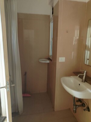 Bathroom in 3.5 BHK Apartment at Emaar Emerald Estate, Sector 65 – for Rent