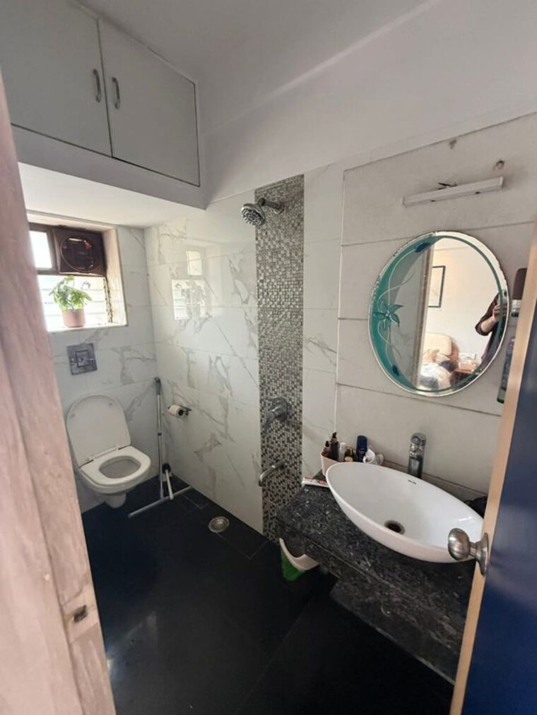 Bathroom, khar west 3 Bedroom 1200 Sq.Ft. Apartment In Khar West Mumbai 10199582