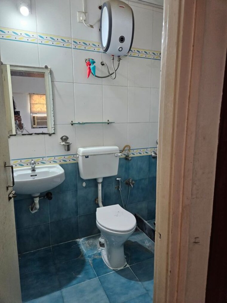 Bathroom, vishwanath-sharanam-12 3 Bedroom 1575 Sq.Ft. Apartment In Prahlad Nagar Ahmedabad 10199634