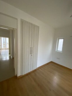 3.5 BHK + Servant Room Apartment For Rent in Emaar Gurgaon Greens