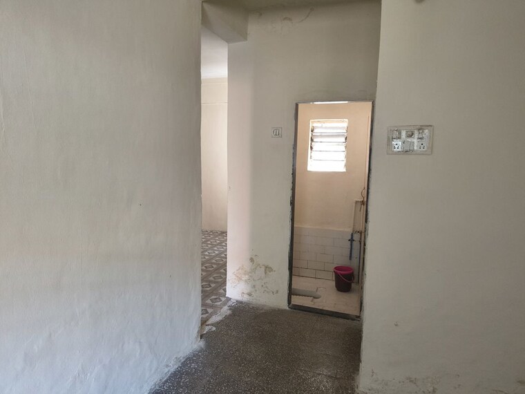 Room, raj-complex 1 Bedroom 500 Sq.Ft. Apartment In Dhankawadi Pune 10199650