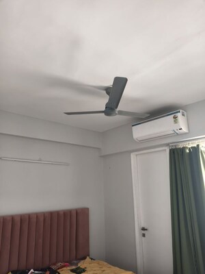 Room in 2.5 BHK Apartment at Signature Global City, Sector 37d – for Rent