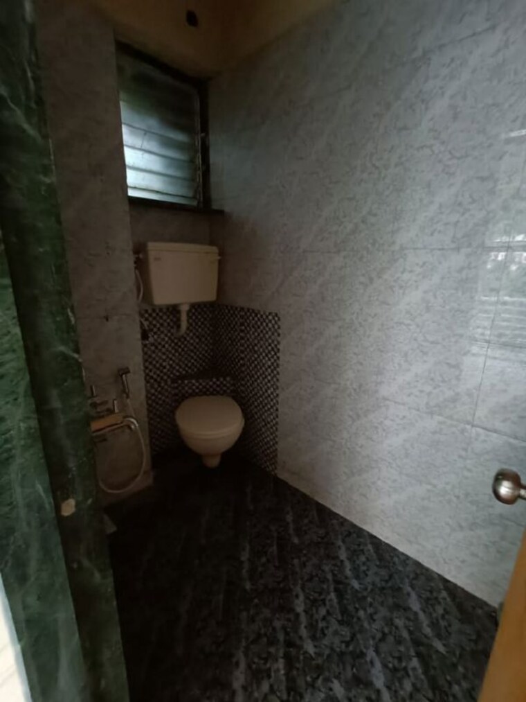 Bathroom, khar west 2 Bedroom 700 Sq.Ft. Apartment In Khar West Mumbai 10199768