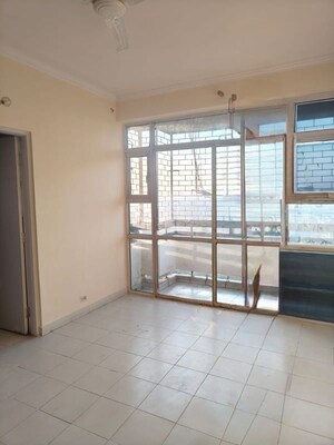 Room in 3 BHK Apartment at Ansal Sushant Estate, Sector 52 – for Rent