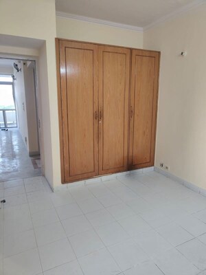 Room in 2 BHK Builder Floor at Ansal Sushant Apartments, Sushant Lok I – for Rent