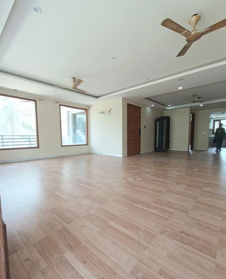 Room, rof-portico 3 Bedroom 342 Sq.Yd. Builder Floor In Sector 43 Gurgaon 10199809