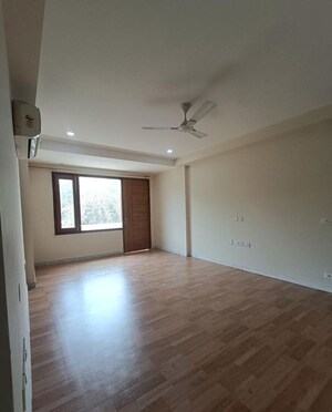 Room in 3 BHK Builder Floor at ROF Portico, Sector 43 – for Rent