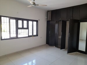 Room in 5 BHK Apartment at Banjara Hills – for Rent