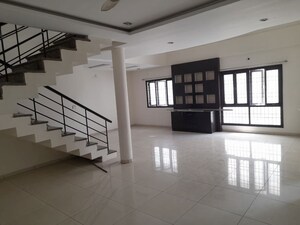 Room in 5 BHK Apartment at Banjara Hills – for Rent