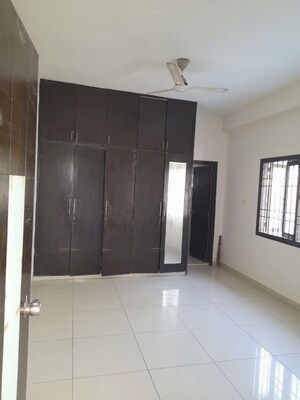 Room in 5 BHK Apartment at Banjara Hills – for Rent
