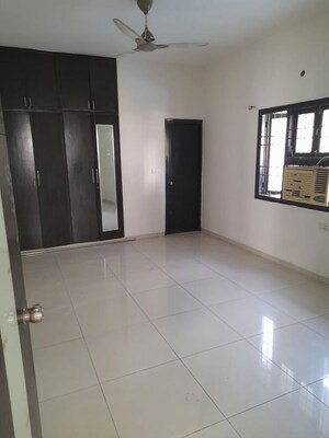 Room in 5 BHK Apartment at Banjara Hills – for Rent