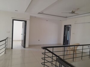 Room in 5 BHK Apartment at Banjara Hills – for Rent