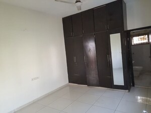 Room in 5 BHK Apartment at Banjara Hills – for Rent