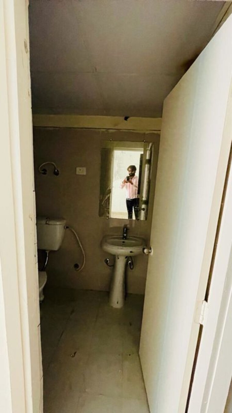Bathroom, awho-township-gurjinder-vihar 3 Bedroom 1800 Sq.Ft. Apartment In Omega Ii Greater Noida Greater Noida 10199825