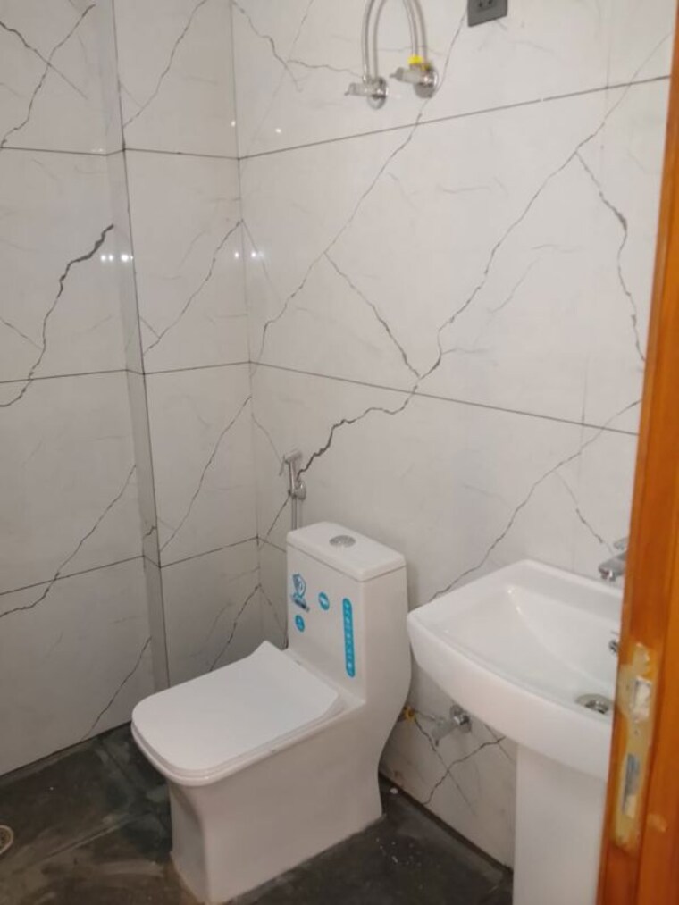 Bathroom, adani-aangan 2 Bedroom 657 Sq.Ft. Apartment In Sector 89a Gurgaon 10199826