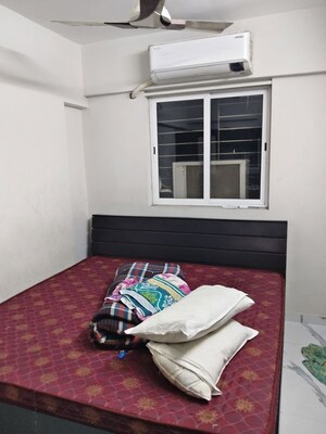 1 BHK Apartment For Rent in Vile Parle West