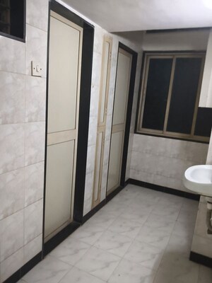 Bathroom in 1 BHK Apartment at Vile Parle West – for Rent