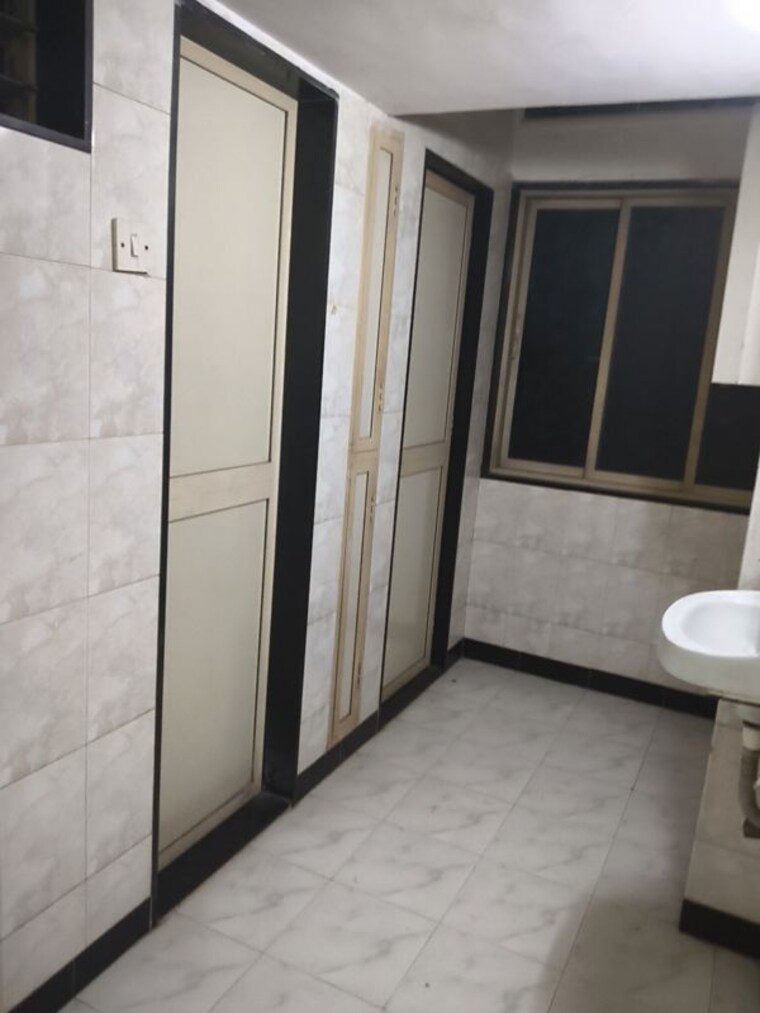 Bathroom, vile parle west 1 Bedroom 500 Sq.Ft. Apartment In Vile Parle West Mumbai 10199844