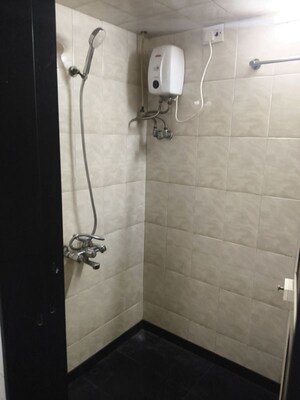 Bathroom in 1 BHK Apartment at Vile Parle West – for Rent