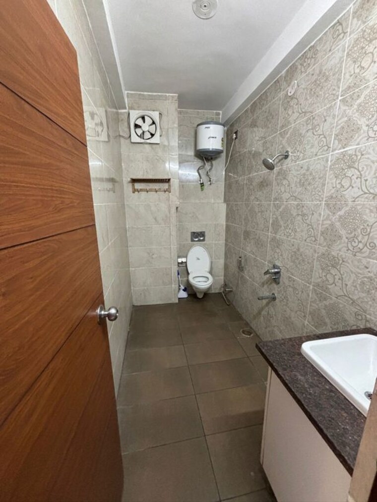 Bathroom, canal road 3 Bedroom 1800 Sq.Ft. Builder Floor In Canal Road Dehradun 10199846