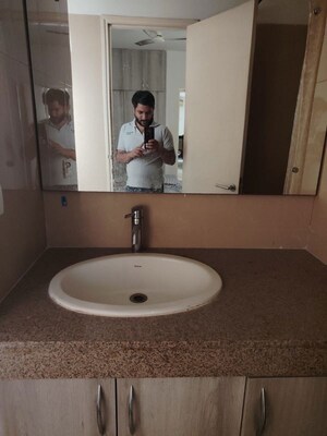 Bathroom in 3.5 BHK Apartment at Emaar Emerald Estate, Sector 65 – for Rent