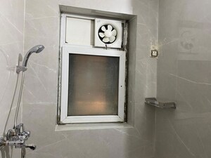 Room in 3 BHK Apartment at BPTP Park Grandeura, Sector 82 – for Rent