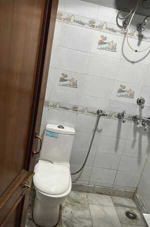 Master Bedroom in 2 BHK Independent House at Sector 37 – for Rent