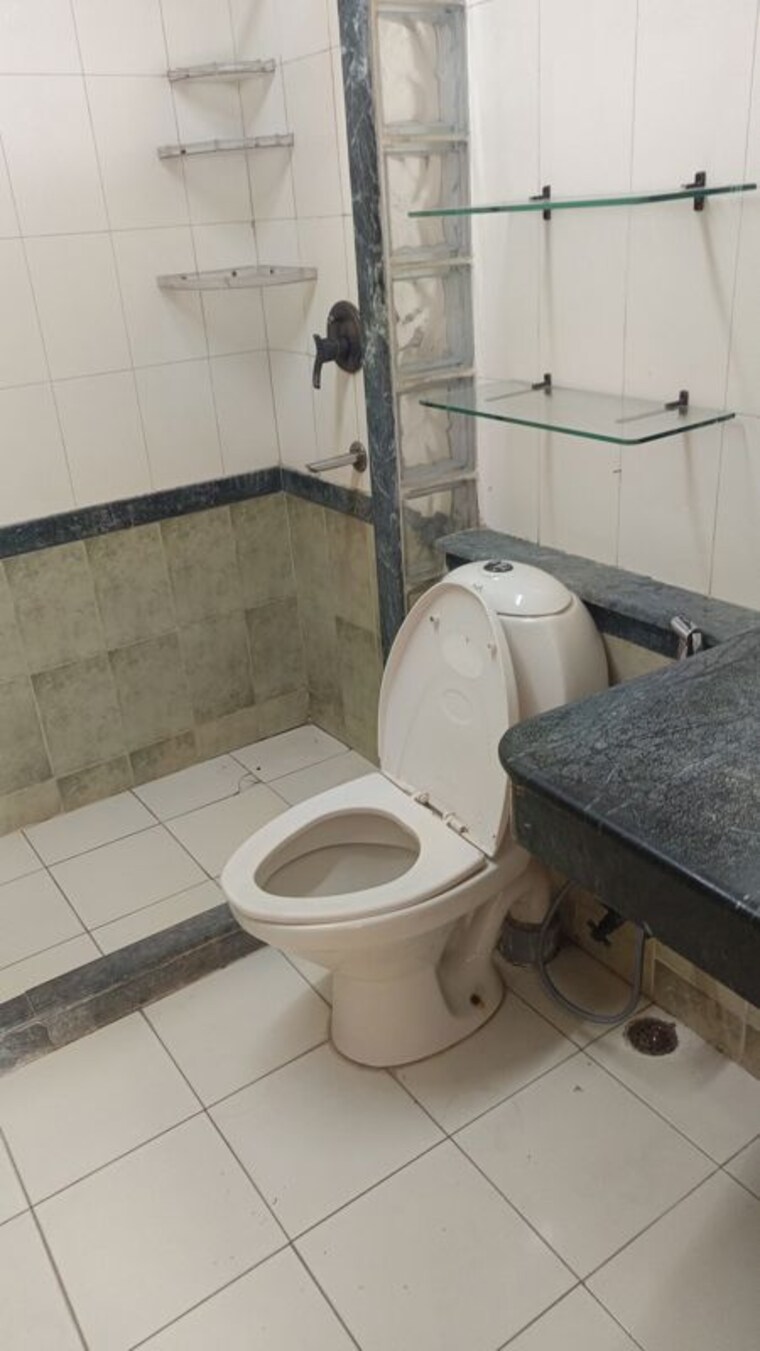 Bathroom, parsvnath-srishti 3.5 Bedroom 2347 Sq.Ft. Apartment In Sector 93 Noida 10199871