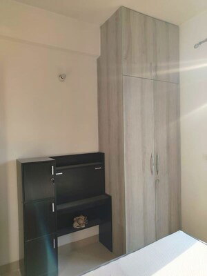 Furnished Amenities in 2.5 BHK Apartment at Smart World Orchard, Sector 61 – for Rent