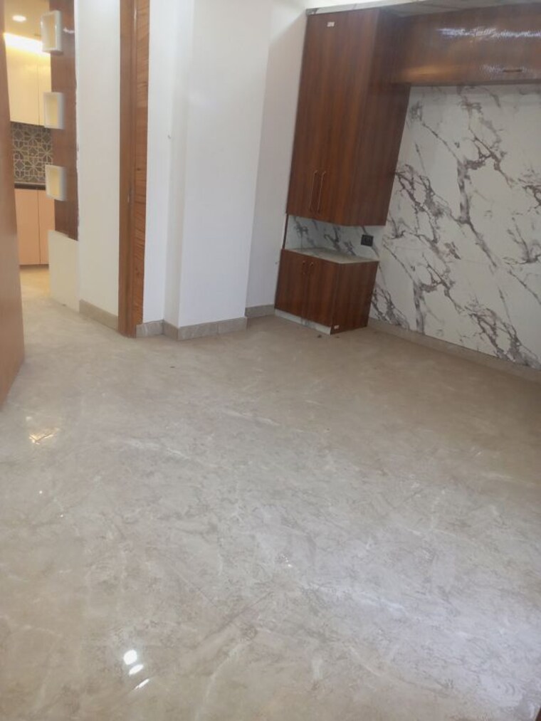 Room, sector 73 2 Bedroom 900 Sq.Ft. Builder Floor In Sector 73 Noida 10197144