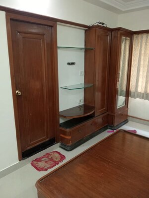 Room in 2 BHK Apartment at Grant Road – for Rent