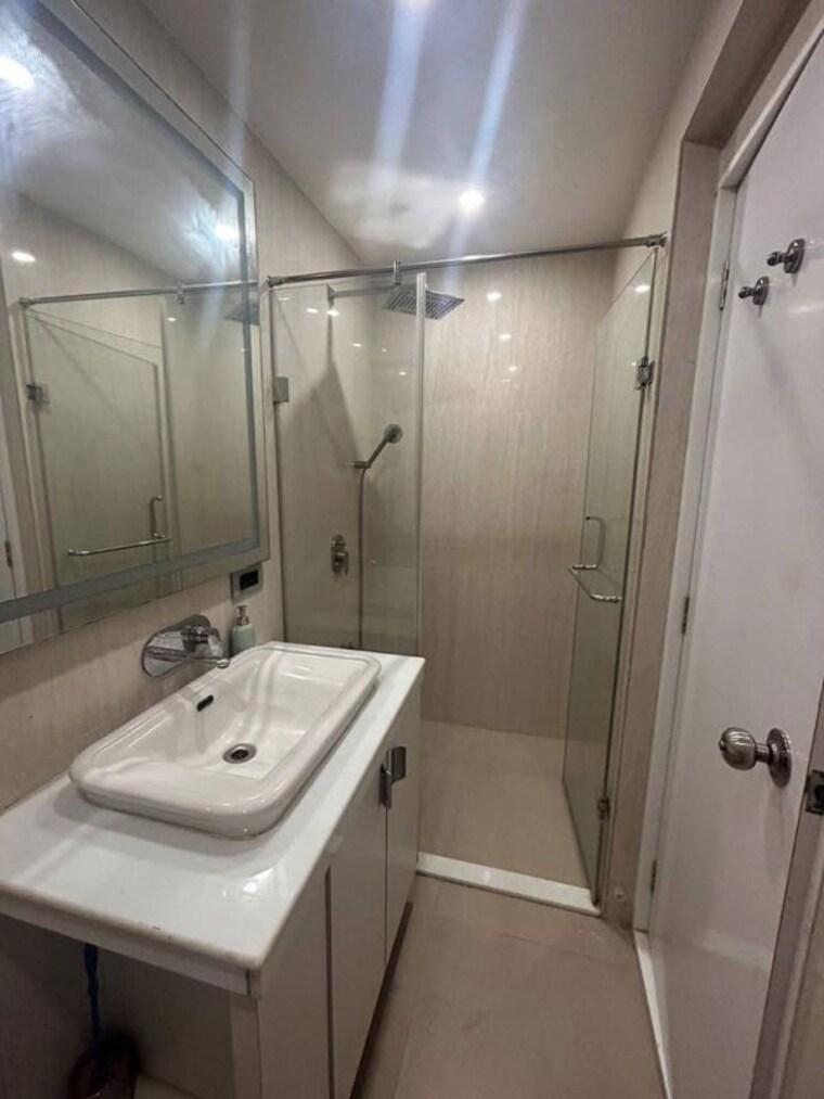 Bathroom, versova 3 Bedroom 1200 Sq.Ft. Apartment In Versova Mumbai 10199888