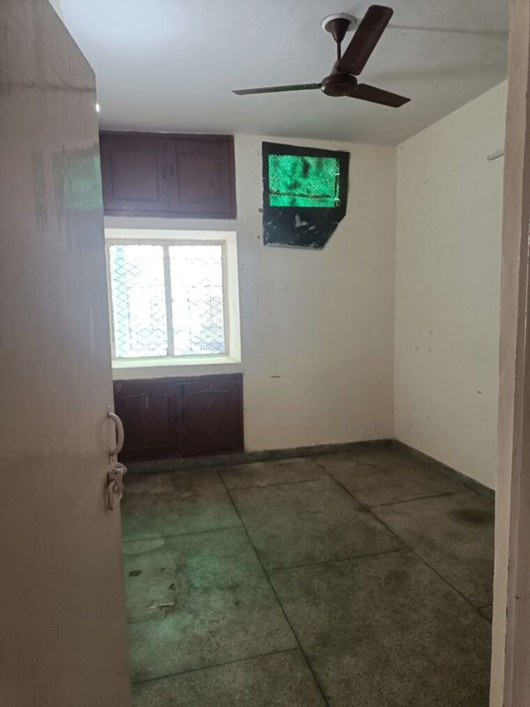 Room, mayur vihar 1.5 Bedroom 650 Sq.Ft. Builder Floor In Mayur Vihar Delhi 10199895