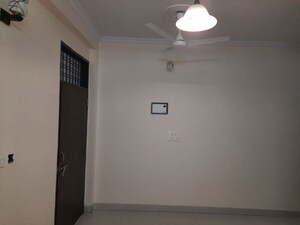 Room in 1.5 BHK Builder Floor at Mayur Vihar – for Rent