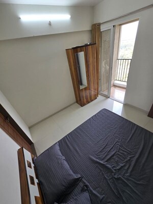 Bedroom in 3 BHK Apartment at Shakti Calista, Ghansoli – for Rent