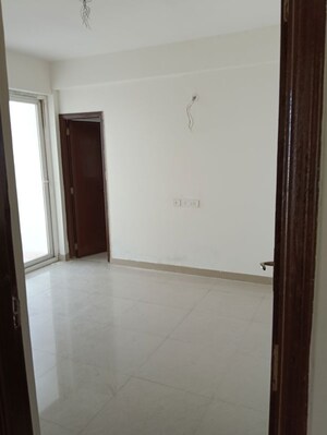 Room in 4 BHK Apartment at Amrapali Heartbeat City, Sector 107 – for Sale