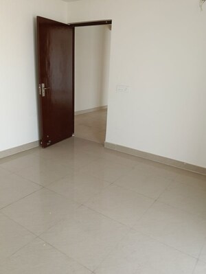 Room in 4 BHK Apartment at Amrapali Heartbeat City, Sector 107 – for Sale