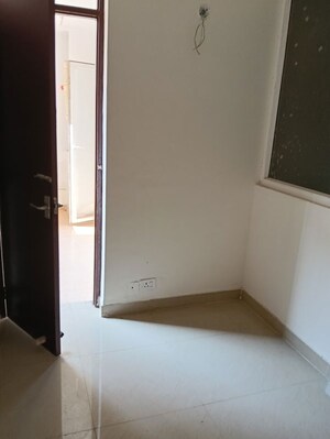 Room in 4 BHK Apartment at Amrapali Heartbeat City, Sector 107 – for Sale